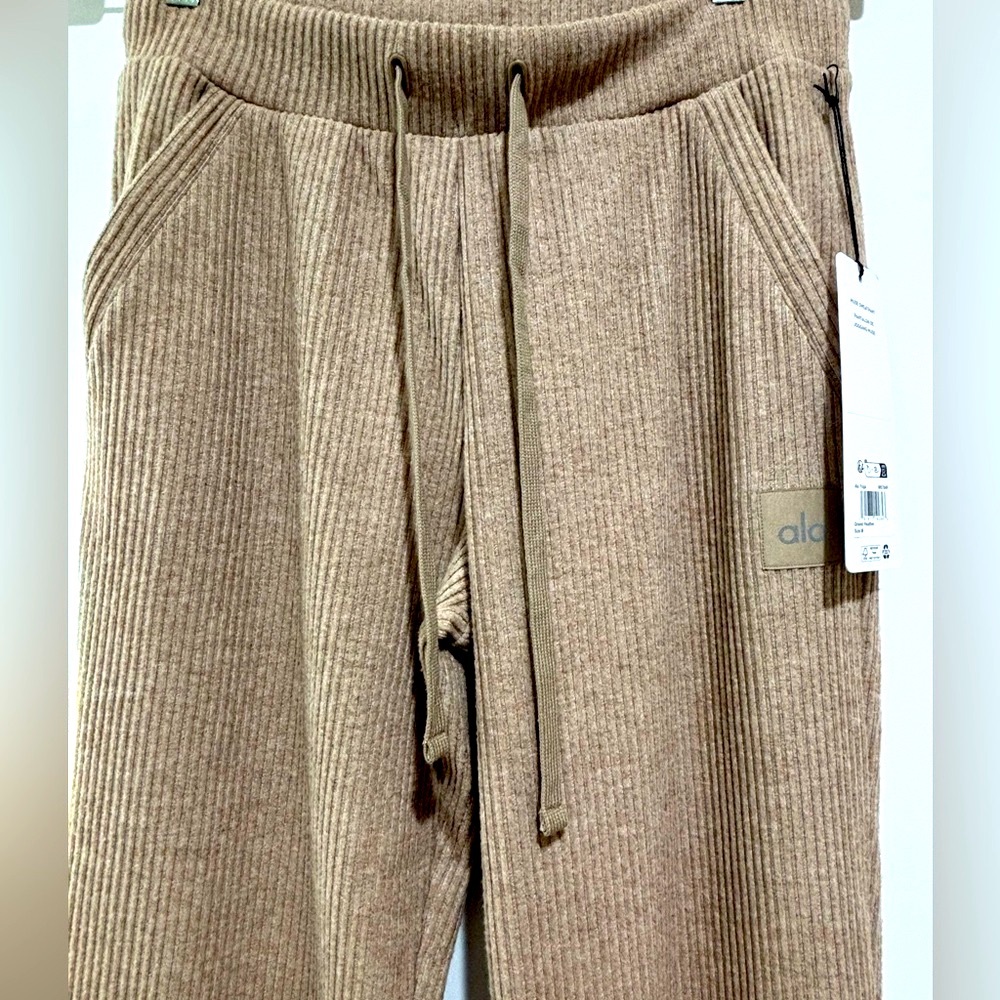 ALO! New never worn, Muse sweatpants in Gravel Heather-Size M.